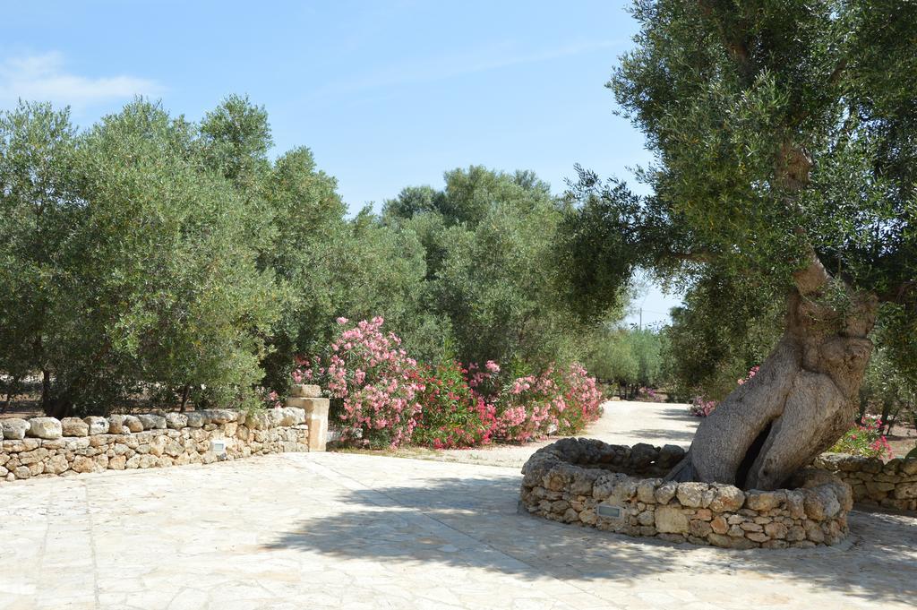 อกรีตูริสโม มาสเซเรีย ซาน เลโอนาร์โด โฮเต็ล Villa Savelletri ภายนอก รูปภาพ